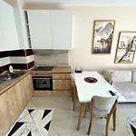 Modern & Cozy Apartment